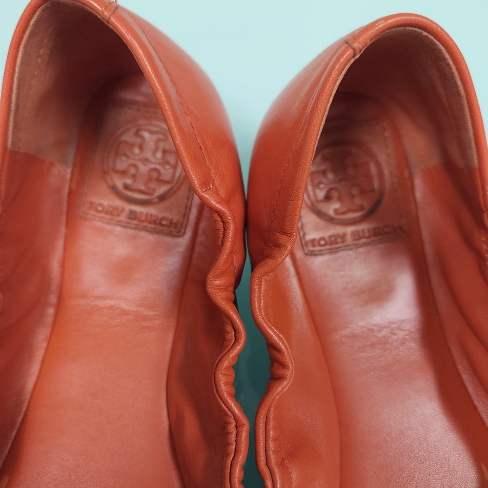 Tory Burch🥰 Women's Orange Flats with Gold Accent - Picture 3 of 11